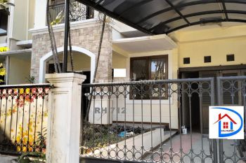 Rumah 2 Lantai Disewakan di Raffles Hills Lokasi Strategis