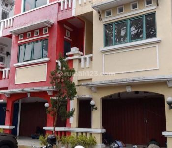 Sewa ruko 3lantai di daerah pertokoan daerah Bsb