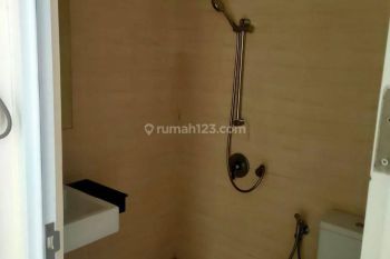 Rumah di Jl. Green lake city lantai 2