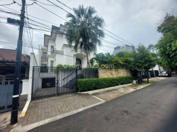 Rumah Cantik Mewah di Pusat Kota Jakarta Selatan
