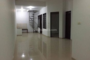 Disewakan Rumah Cantik Minimalis Di Singgasana Pradana Bandung