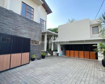 A Luxury Modern House In Compound Of 4 Houses With A Pool Kemang