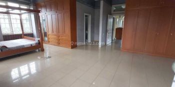 Rumah klasik Setraduta Purnama Siap Huni