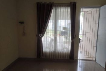 Disewakan rumah dipalem blossom Cengkareng..uk.5 x 12 / 2 lantai harga sewa 48