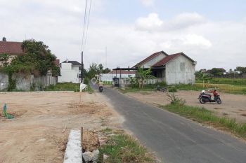 Tanah Siap Ajb Tepi Aspal Mobil Papasan Dekat Ukrim Kalasan