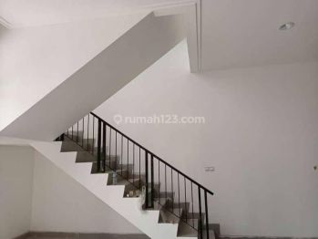 Rumah 2 Lantai Bagus Semi Furnished Jl Kelapa Kopyor , Tangerang