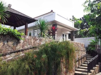 Rumah 2 Lantai Hadap Timur di Pinguin Sektor 3 Bintaro