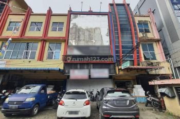 Ruko Siap Pakai, Cocok Untuk Usaha Atau Kantor di Pasar Mawar