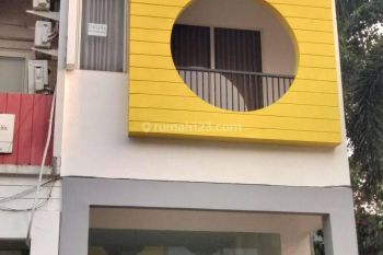 Ruko Hoek lokasi bagus di Kompleks Golden 8