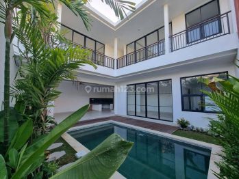 3 BR BRAND NEW MODERN VILLA 10 MINUTES TO PERERENAN BEACH