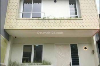 Rumah semi furnished di kawasan strategis di Sektor 9, Bintaro