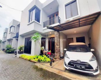 Jagakarsa dalam cluster rumah terawat full furnished harga bagus