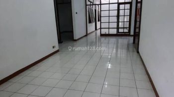 Sewa rumah jl muara, di sayap BKR, pusat kota