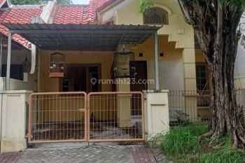 Rumah di villa Valencia SHM Hadap Barat