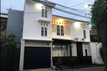 Rumah minimalis 3 lt di Pasar Minggu lt 45 lb 90 m2 ada 3 kt + 2 km ada 2 ac +