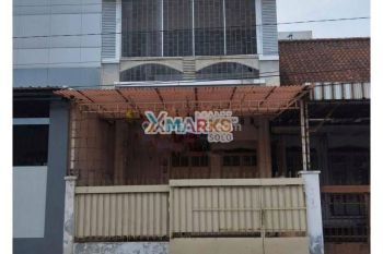 Rumah bisa buat usaha lokasi ramai tengah kota Keprabon Solo