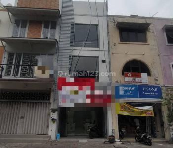 Disewakan Ruko Strategis 3 Lantai Vbm