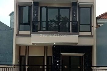 Rumah 2 Lantai Baru Semi Furnished di Villa Melati Mas Serpong