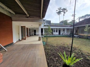 Disewakan Rumah Klasik Sayap Dago Bandung