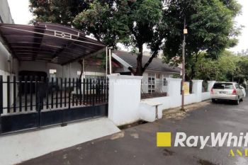 Dijual Cepat Rumah Tanah Luas Lokasi Strategis di Rempoa Raya
