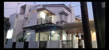 Dijual rumah 2 lantai. Bangunan terawat dan siap Huni!