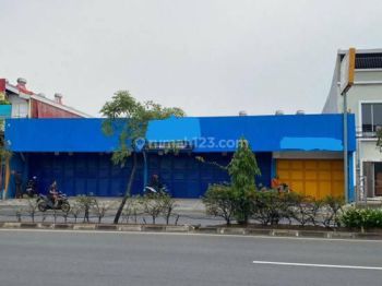 Dijual Bangunan Bekas Showroom Mobil Lokasi Strategis di Serpong