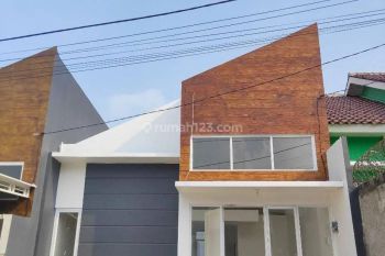 Rumah 2 Lantai Baru di Cipayung Kota Depok