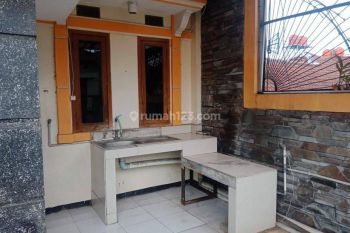 Di sewakan rumah terawat dekat griya buah batu strategis