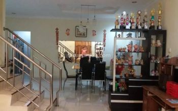 Rumah Bagus Bangunan 3 Lantai Hadap Timur Di Mutiara Taman Palem