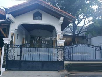 Rumah Luas di Taman Harapan Baru b0048