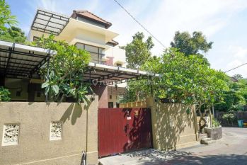 Disewakan Rumah 2 Lantai 3 Kamar Tidur Kerobokan Kuta Utara