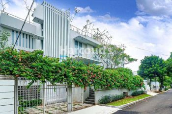 Disewakan Rumah 4 Kamar ada Pool di Jaya Mandala Tebet