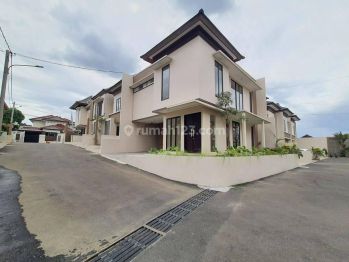 Rumah hook strategis tol taman mini/JORR, stasiun LRT/busway