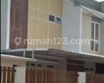 Di Jual Rumah 2 Lt Hook di Metland Cakung SHM