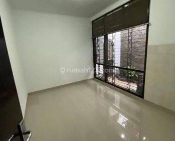 Disewakan Rumah 2lantai Siap Huni komplek sumber sari dekat tol pasirkoja, mall