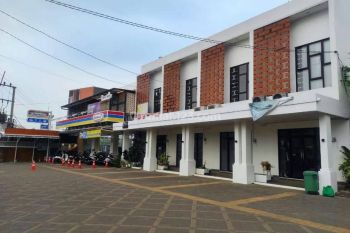 Ruko 2 Lantai Di Pinggir Jalan Depan Perumahan