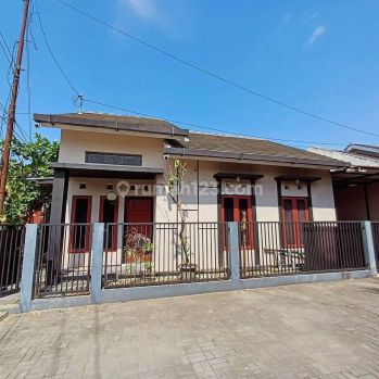 Rumah Cantik Siap Huni, Posisi Hoek, Dekat Bandara Adisutjipto