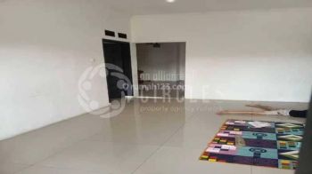 Berdiri Sendiri di Rumah Keren Komplek Pesona Lembah Cimahi Utara