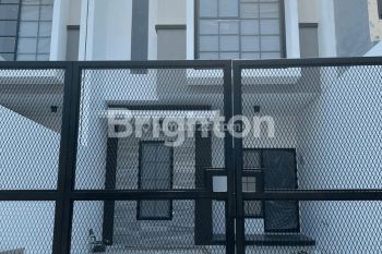 RUNGKUT, RUMAH BARU 2LANTAI MINIMALIS MODERN