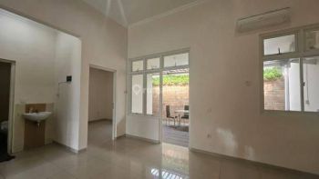 RUMAH BAGUS SEMI FURNISHED SIAP PAKAI LOKASI GRAHA PADMA SEMARANG