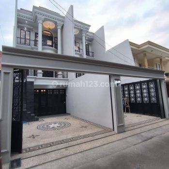 Rumah Eropa Classic Dekat Mall Pejaten Village Pasar Minggu