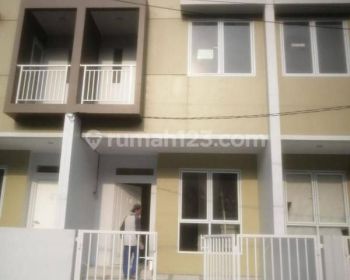 Rumah 2,5 Lantai dI Komplek Security 24jam dekat RS PERSAHABATAN