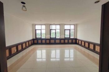 Gedung Strategis Pinggir Jalan Raya Cikarang Dekat Pintu Tol