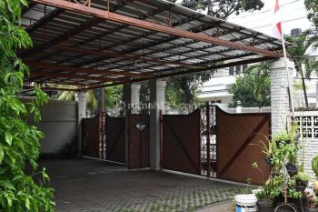 Rumah Bangunan Lama Terawat di Lokasi Prime Jl Wijaya VII Kebayoran Baru