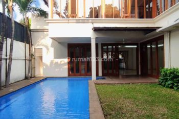 Rumah 2 Lantai Bagus Unfurnished di Kemang, Jakarta Selatan