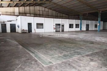 Gudang Besar Masuk Container Posisi Dekat Jalan Soekarno Hatta