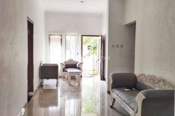 Rumah 2 Lantai Bagus Semi Furnished SHM di Ciputat