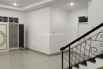 Disewakan rumah mewah luas siap huni di singgasana mekarwangi mekar wangi moh