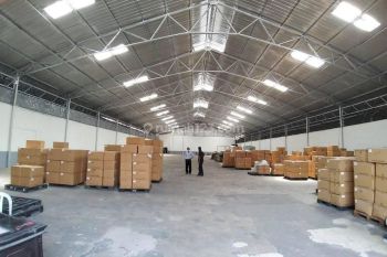 Gudang Siap Pakai Hadap Jalan 1625m 25x65 di Jakarta Timur