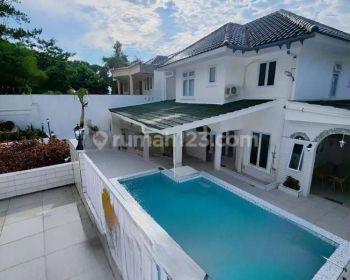 Di Jual Villa Santorini style